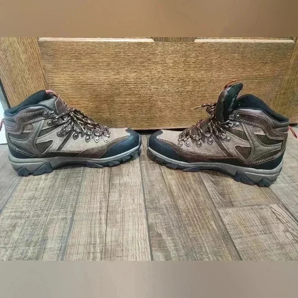 Real Tree Mens Brown Hunting And Hiking Boots Size 8 LIKE NEW non Marking - Picture 4 of 7